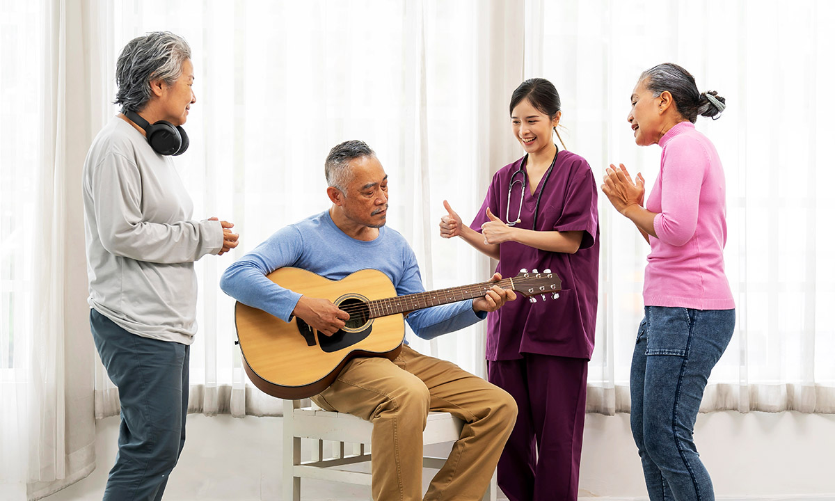 Combining movement and music for greater elderly cognitive stimulation.